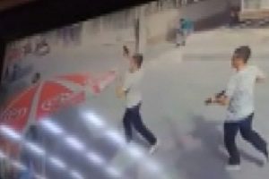 İzmir'de silahlı 8 kişi depo bastı!