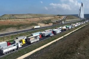 Yavuz Sultan Selim K&ouml;pr&uuml;s&uuml;'ndeki &ccedil;alışma trafiği kilitledi!