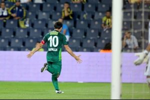 Bursaspor'da Batalla, ligde en &ccedil;ok uzun kilit pas atan oyuncu oldu