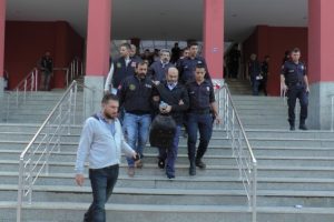 FET&Ouml;'c&uuml; ka&ccedil;ak amiraller ve 6 'mahrem abi' tutuklandı