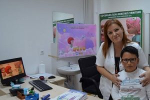 &Ccedil;ocuklar ameliyat korkusunu 'Ş&uuml;ko' ile yenecek