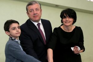 G&uuml;rcistan Başbakanı Kvirikashvili, oyunu kullandı
