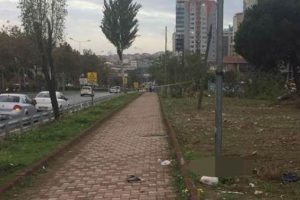 İstanbul'da yol kenarında erkek cesedi bulundu