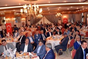 Bakan T&uuml;fenk&ccedil;i'nin bulunduğu salonda patlama sesi!