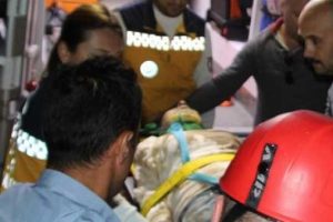Evine giderken inşaat boşluğuna d&uuml;şt&uuml;