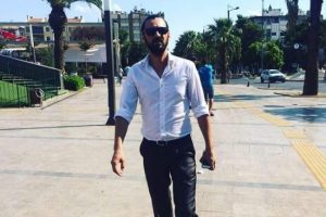 Takla atan aracın s&uuml;r&uuml;c&uuml;s&uuml; hayatını kaybetti