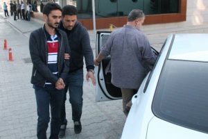 FET&Ouml;'&uuml;n &ouml;ğretmen ve 'abi'lerine operasyon: 11 g&ouml;zaltı