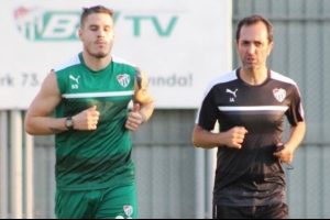 Bursaspor'da Deniz Yılmaz takımla antrenmanlara başladı