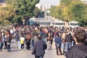 Ankara'da hareketli dakikalar: Polis yolu kapattı!