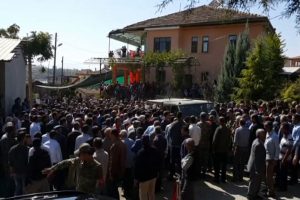 "Annenin duası ile gittin, sela ile geldin"