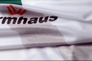 Bursaspor'da hatıra formalar teslim ediliyor