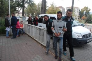 Durdurulan otob&uuml;sten 150 bin TL'lik eroin &ccedil;ıktı