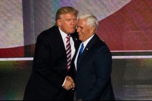 Trump'ın yardımcı adayı Pence, yarıştan &ccedil;ekileceği iddiasını reddetti