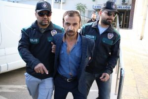 Bursa'da uyuşturucudan yakalanınca su&ccedil;u oğlunun &uuml;zerine attı