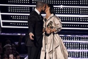 Rihanna ile Drake ayrıldı