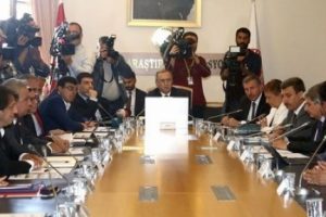 Darbe komisyonunda kavga &ccedil;ıktı