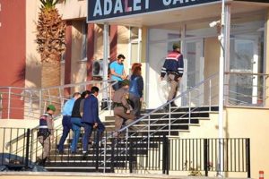 Jandarmadan baskın! 8 kadın ve 5 erkek...