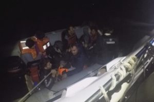 Kuşadası K&ouml;rfezi'nde 140 ka&ccedil;ak g&ouml;&ccedil;men yakalandı