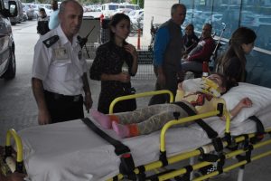 Bursa'da balkondan d&uuml;şen 3 yaşındaki &ccedil;ocuk yaralandı