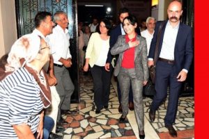 HDP Eş Başkanı Y&uuml;ksekdağ, Antalya'da oru&ccedil; a&ccedil;ma lokmasına katıldı