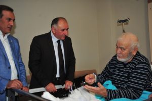 Bursa'da Başkan &Ccedil;ağlayan hastalarla yakından ilgilendi