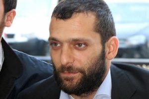 Polisin kulağını ısırmış! 12 yıla kadar hapsi isteniyor
