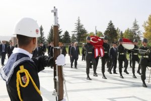 6. Cumhurbaşkanı Fahri Korut&uuml;rk mezarı başında anıldı