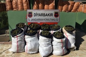Dere yatağında 164 kilo esrar ele ge&ccedil;irildi