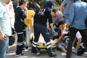 Ter&ouml;rist sanılan silahlı hırsız vurularak yakalandı
