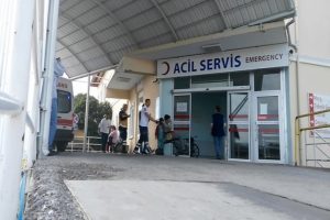 91 &ouml;ğrenci gıda zehirlenmesi ş&uuml;phesiyle hastanelere kaldırıldı