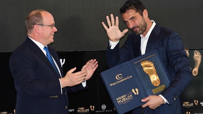 Buffon'a "Altın Ayak" &ouml;d&uuml;l&uuml;