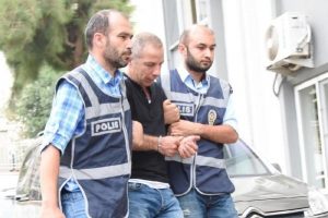 Kuyumcuyu soymak isteyen 23 yıllık polis tutuklandı