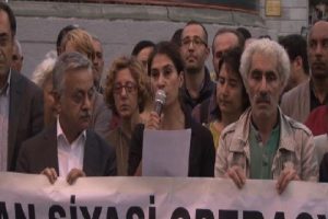 HDP'lilerin g&ouml;zaltına alınması protesto edildi