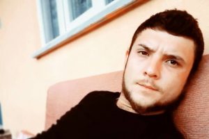 Denize d&uuml;şen gen&ccedil; boğuldu