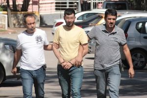 Elle tacize "elim s&uuml;r&ccedil;t&uuml;" savunması