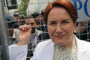 Akşener partiden ihracının iptali i&ccedil;in mahkemeye başvurdu