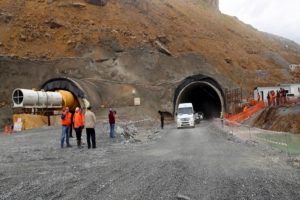 T&uuml;rkiye'nin en uzun t&uuml;nelinde son 90 metre