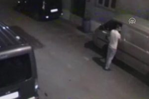 Bursa'da aracın 30 saniyede &ccedil;alınması g&uuml;venlik kamerasında