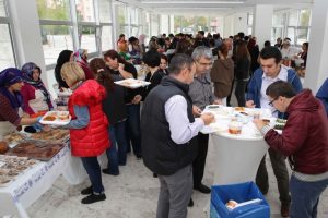 Bursa'da diyabet hastası &ccedil;ocuklar i&ccedil;in kermes d&uuml;zenlediler