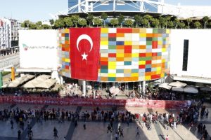 Antalya'nın en b&uuml;y&uuml;k AVM'sine kayyum atandı
