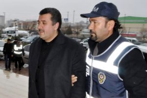 Gaziantep'te iş adamlarına FET&Ouml; operasyonu: 15 g&ouml;zaltı