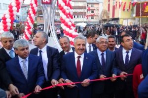 Bakan Arslan Demokrasi Meydanı'nı a&ccedil;tı