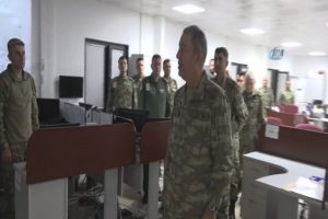 Orgeneral Akar Fırat Kalkanı Harekatı'nı yerinde izledi