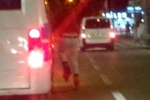 Bursa'da patenle 130 kilometre hızda tehlikeli yolculuk!