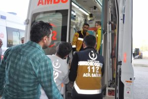 &Ouml;ğretmenleri taşıyan servis aracı kaza yaptı: 9 yaralı