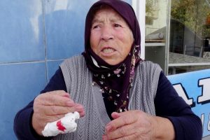 80 yaşındaki kadına kapka&ccedil; şoku