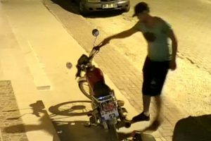 Motosiklet hırsızları kamerada
