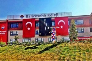 Bah&ccedil;eşehir Okulları Bursa'da &ouml;ğrenciler belgelerini aldı