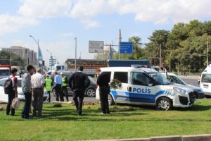 Bakanın konvoyunda kaza!