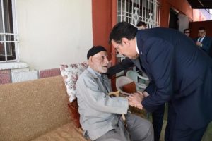 Bakan T&uuml;fenkci'den şehit ailesine taziye ziyareti
